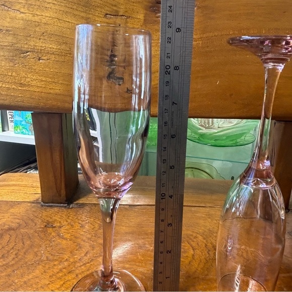 Set of two Libbey light pink champagne flutes - Picture 7 of 7